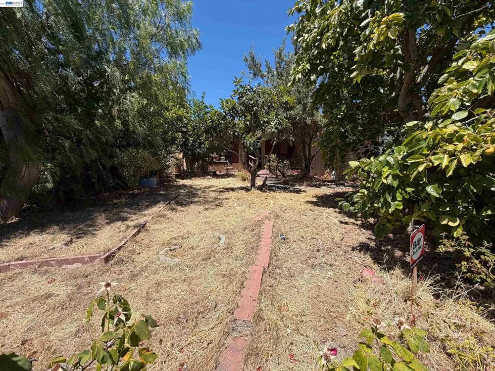 1988 Calaveras Dr Pittsburg, CA 94565