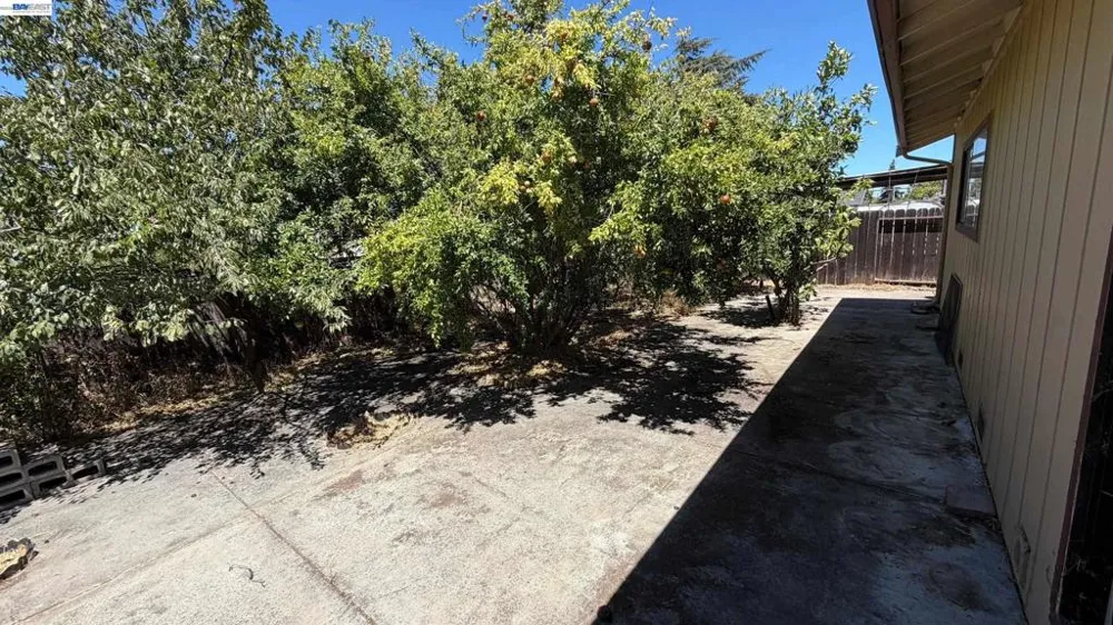 1988 Calaveras Dr Pittsburg, CA 94565