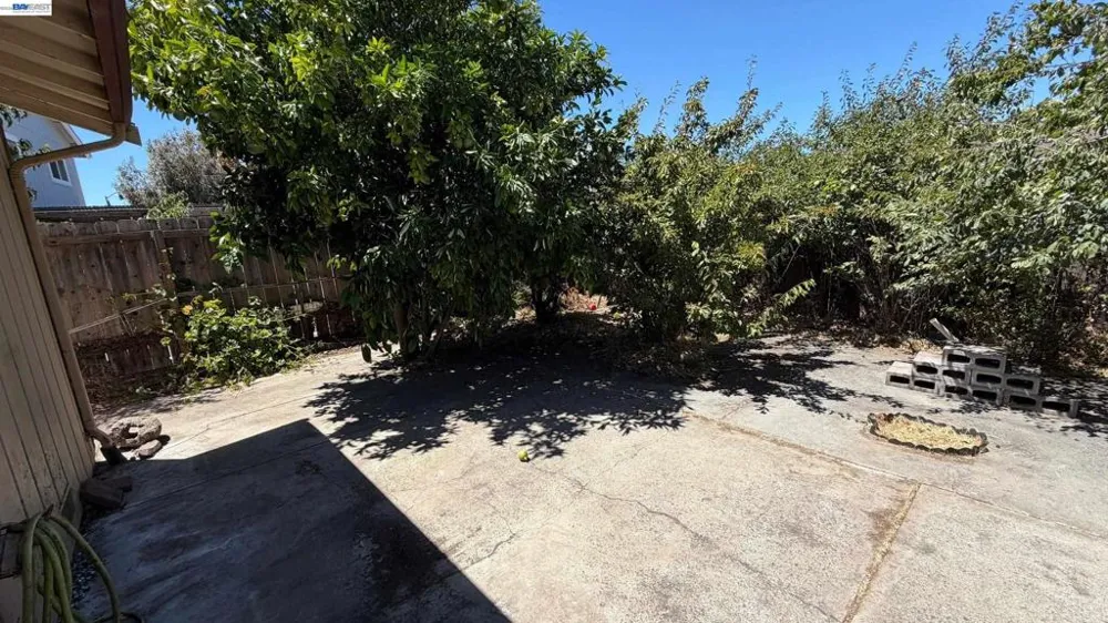 1988 Calaveras Dr Pittsburg, CA 94565