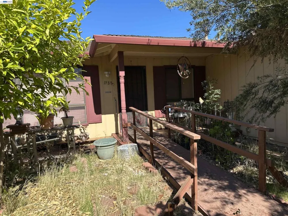 1988 Calaveras Dr Pittsburg, CA 94565