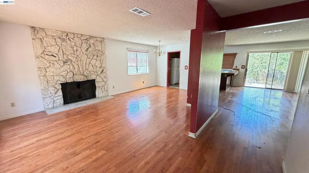 1988 Calaveras Dr Pittsburg, CA 94565