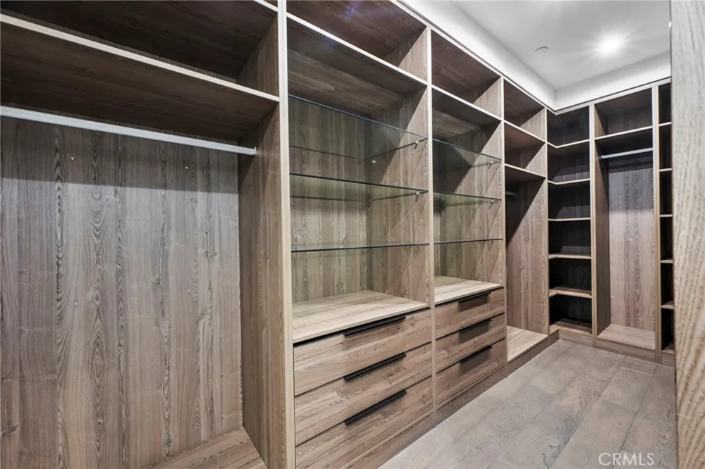 2033 Glencoe Way Los Angeles, CA 90068