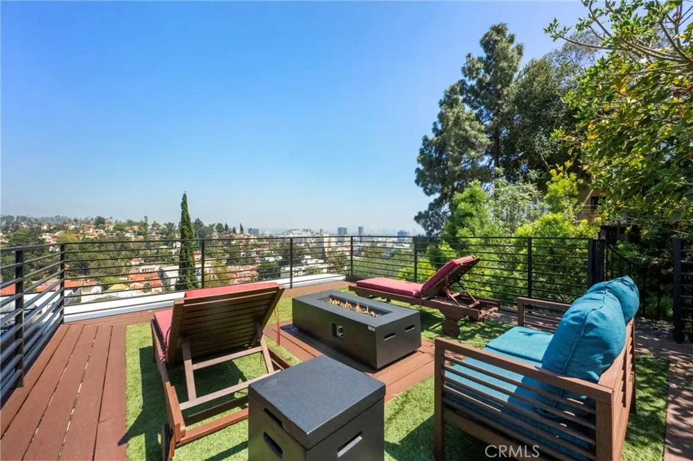 2033 Glencoe Way Los Angeles, CA 90068