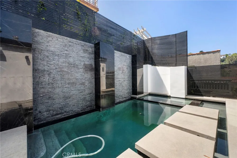 2033 Glencoe Way Los Angeles, CA 90068