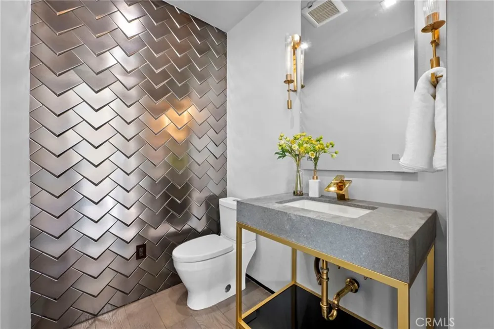 2033 Glencoe Way Los Angeles, CA 90068