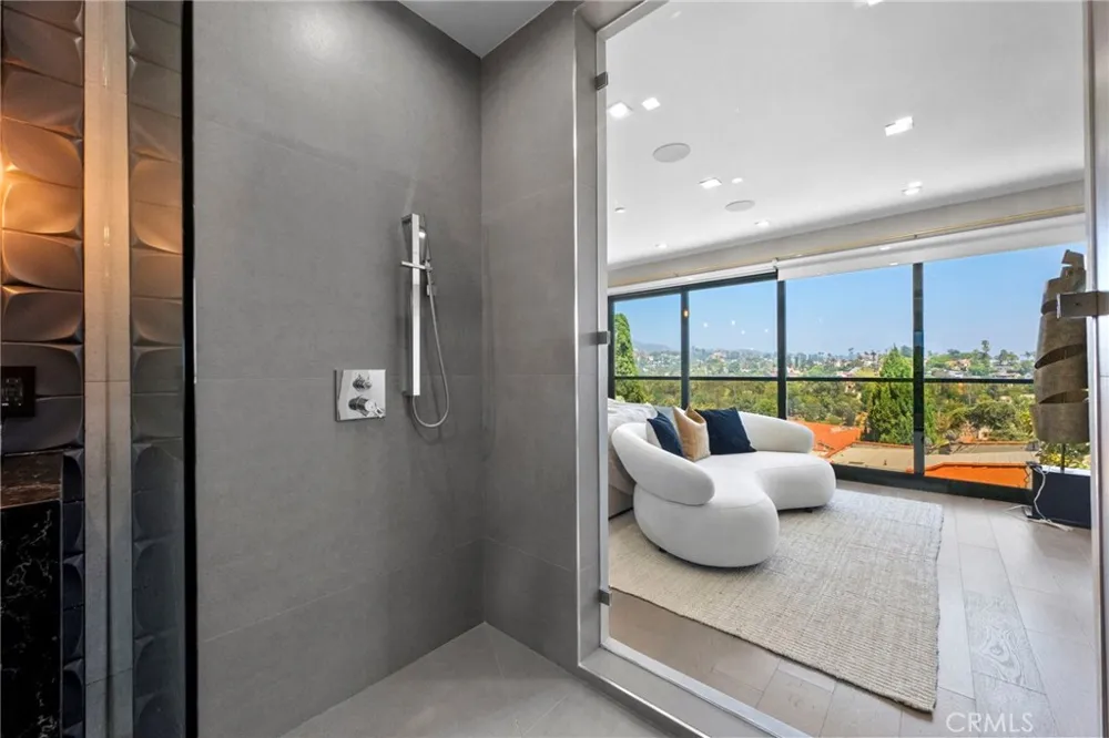 2033 Glencoe Way Los Angeles, CA 90068