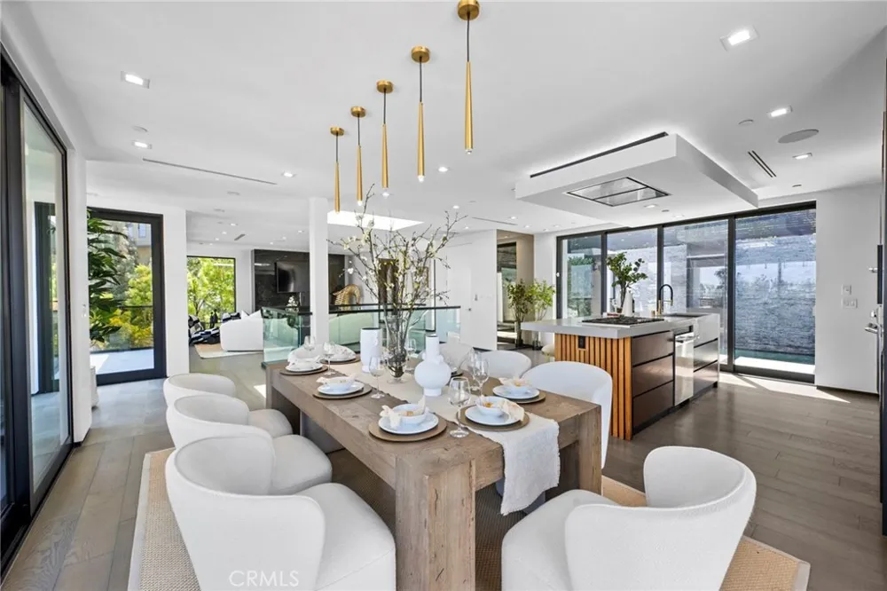 2033 Glencoe Way Los Angeles, CA 90068