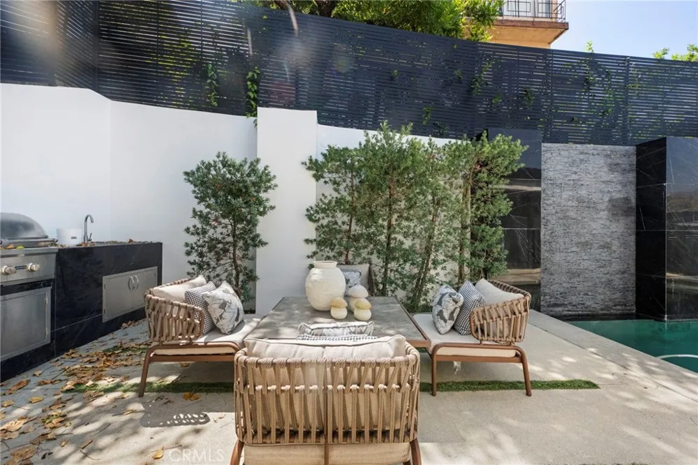 2033 Glencoe Way Los Angeles, CA 90068