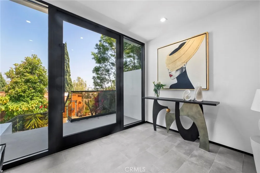2033 Glencoe Way Los Angeles, CA 90068