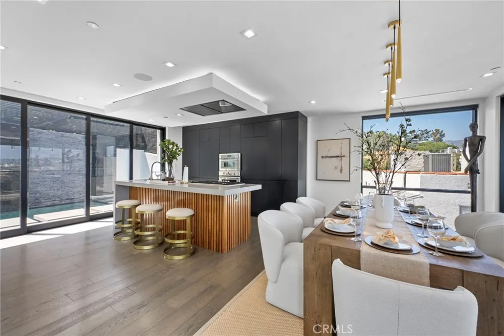 2033 Glencoe Way Los Angeles, CA 90068