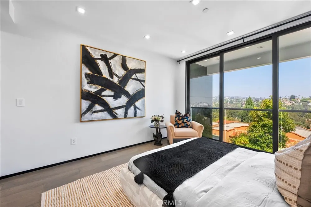 2033 Glencoe Way Los Angeles, CA 90068