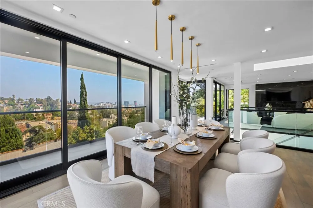 2033 Glencoe Way Los Angeles, CA 90068