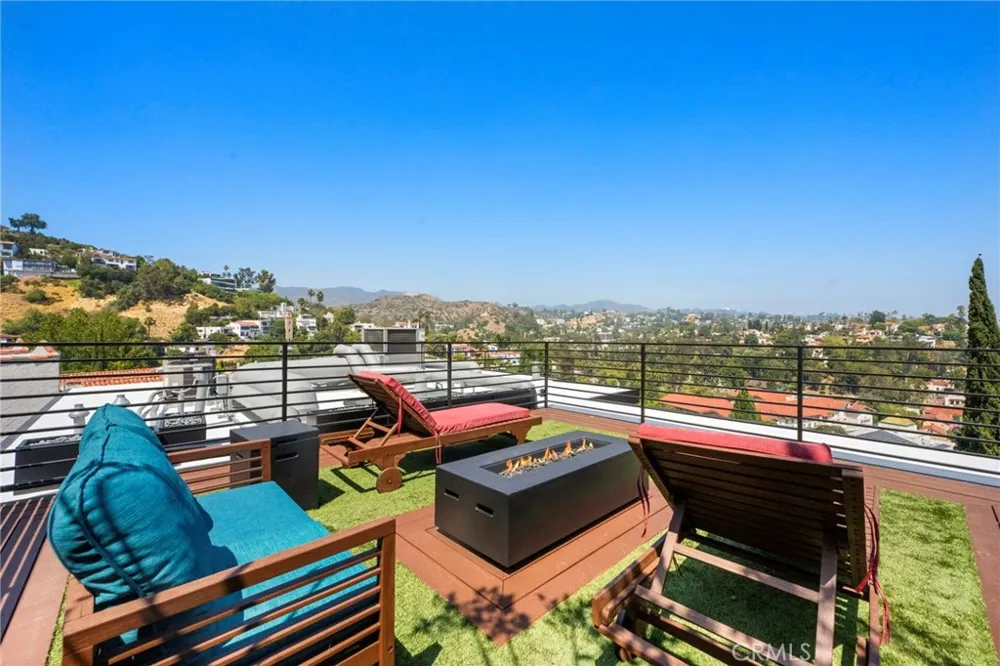 2033 Glencoe Way Los Angeles, CA 90068
