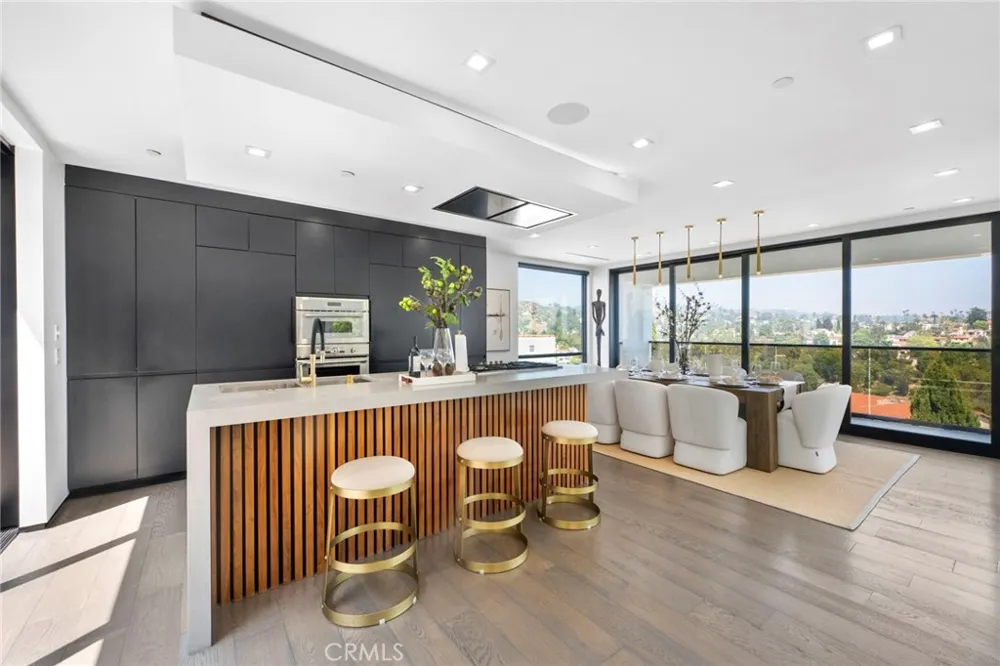 2033 Glencoe Way Los Angeles, CA 90068