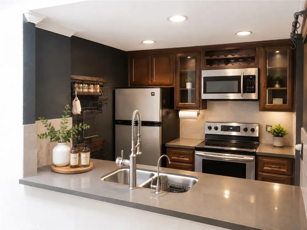 4900 Overland Avenue #310 Culver City, CA 90230