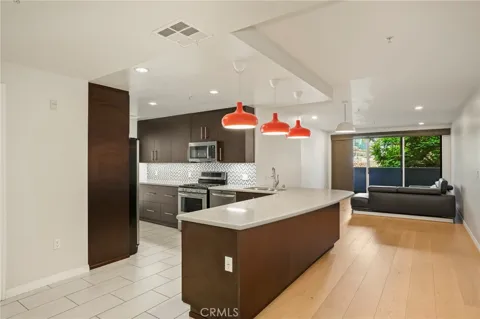 540 S Kenmore Avenue #203
