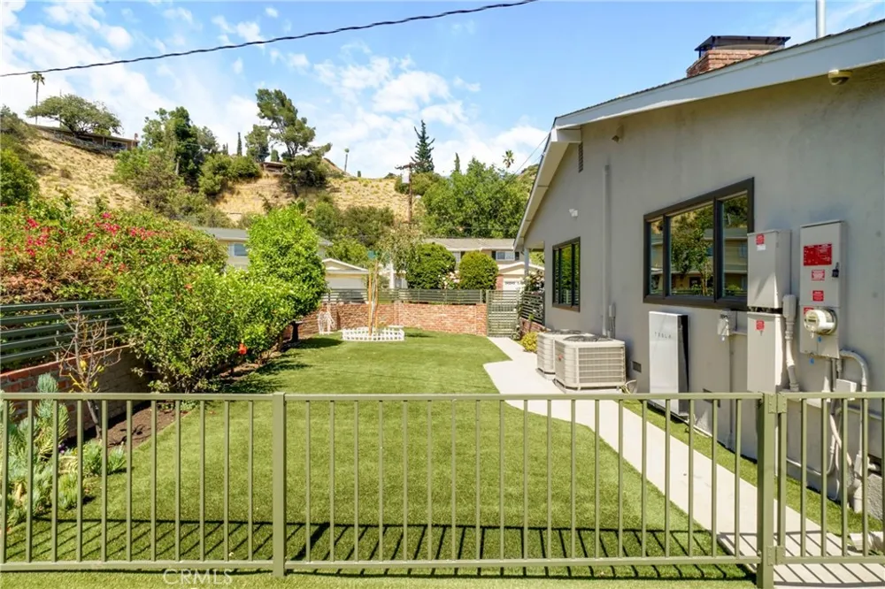 7982 Sangamon Avenue Sun Valley, CA 91352