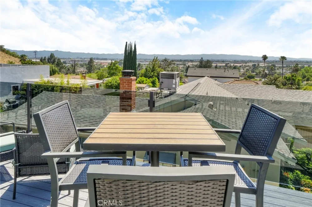 7982 Sangamon Avenue Sun Valley, CA 91352