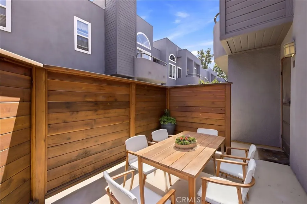 5706 Fair Avenue #104 North Hollywood, CA 91601