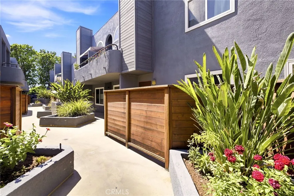 5706 Fair Avenue #104 North Hollywood, CA 91601