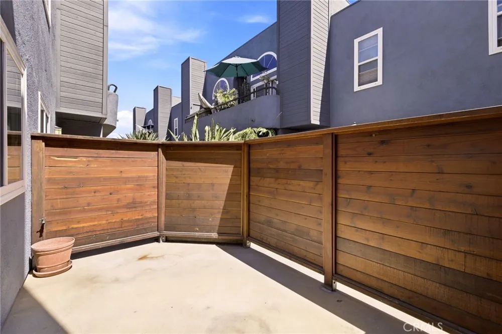5706 Fair Avenue #104 North Hollywood, CA 91601