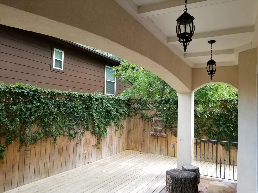 5809 Newcastle Street Bellaire, TX 77401