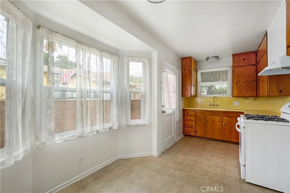163 May Avenue Monrovia, CA 91016