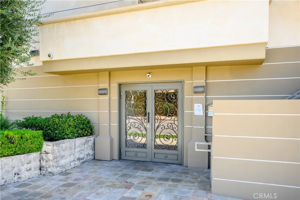 6800 Corbin Avenue #106 Reseda, CA 91335