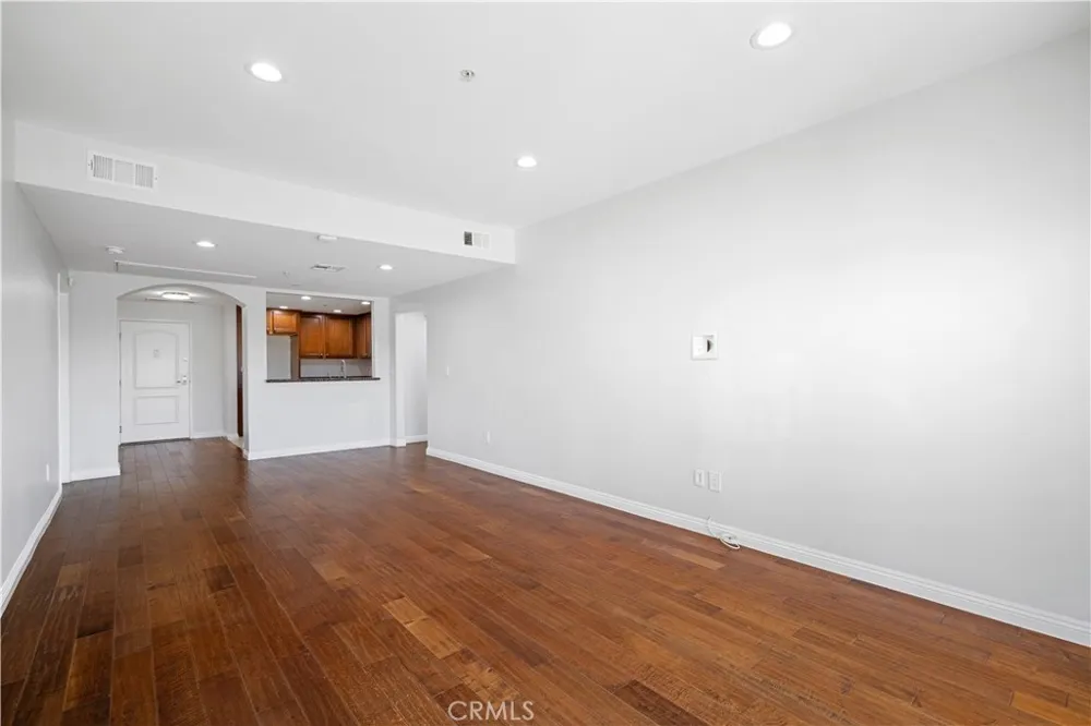 6800 Corbin Avenue #106 Reseda, CA 91335