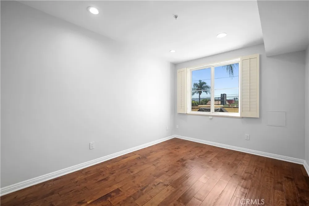 6800 Corbin Avenue #106 Reseda, CA 91335
