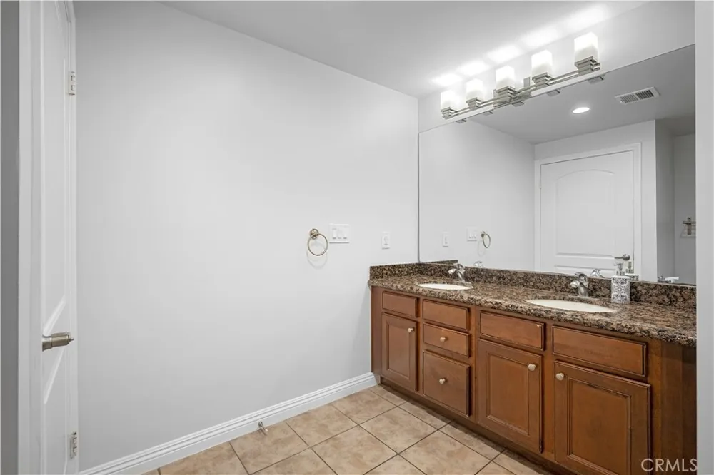6800 Corbin Avenue #106 Reseda, CA 91335