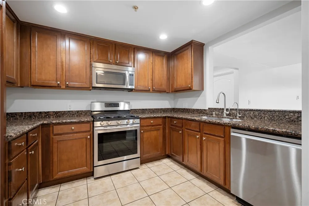 6800 Corbin Avenue #106 Reseda, CA 91335