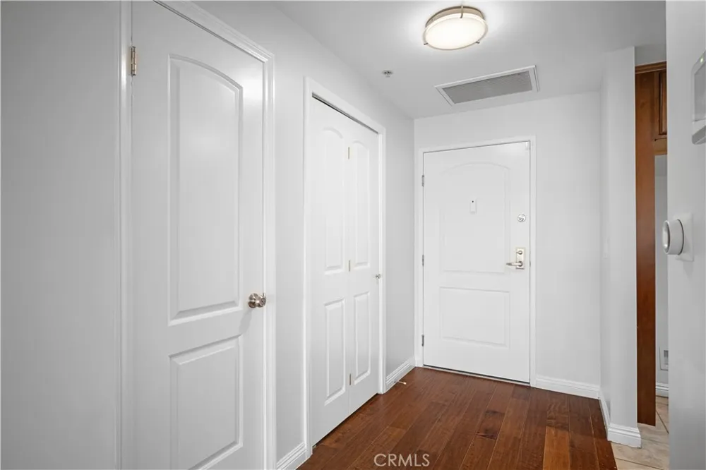 6800 Corbin Avenue #106 Reseda, CA 91335