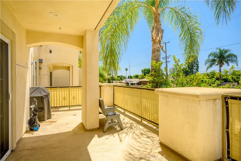 6800 Corbin Avenue #106 Reseda, CA 91335