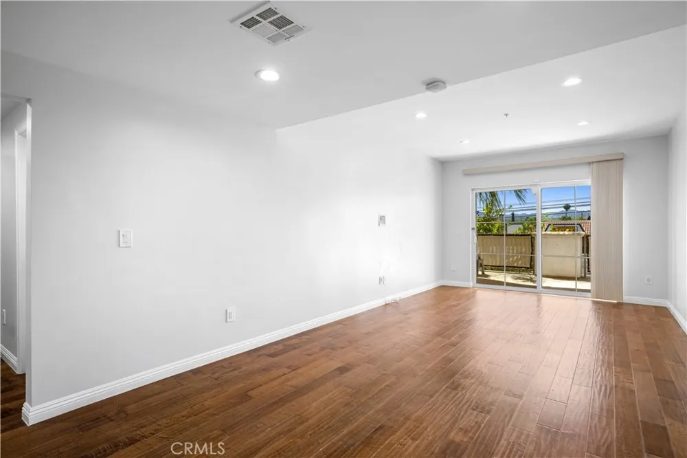 6800 Corbin Avenue #106 Reseda, CA 91335