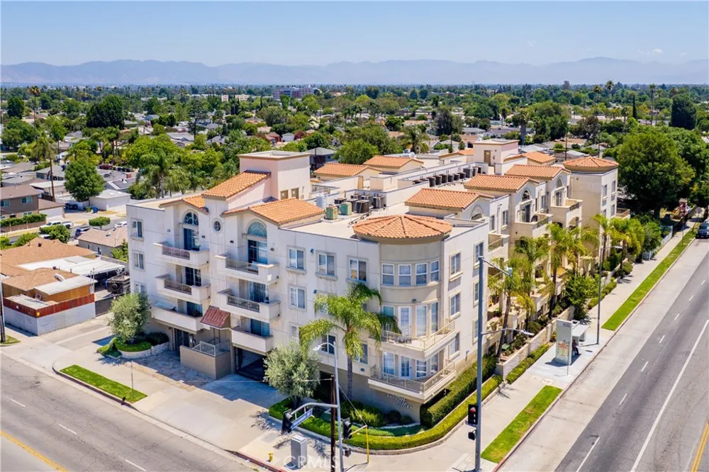 6800 Corbin Avenue #106 Reseda, CA 91335
