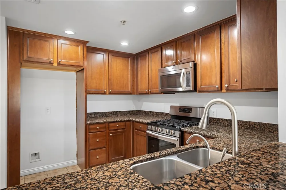 6800 Corbin Avenue #106 Reseda, CA 91335