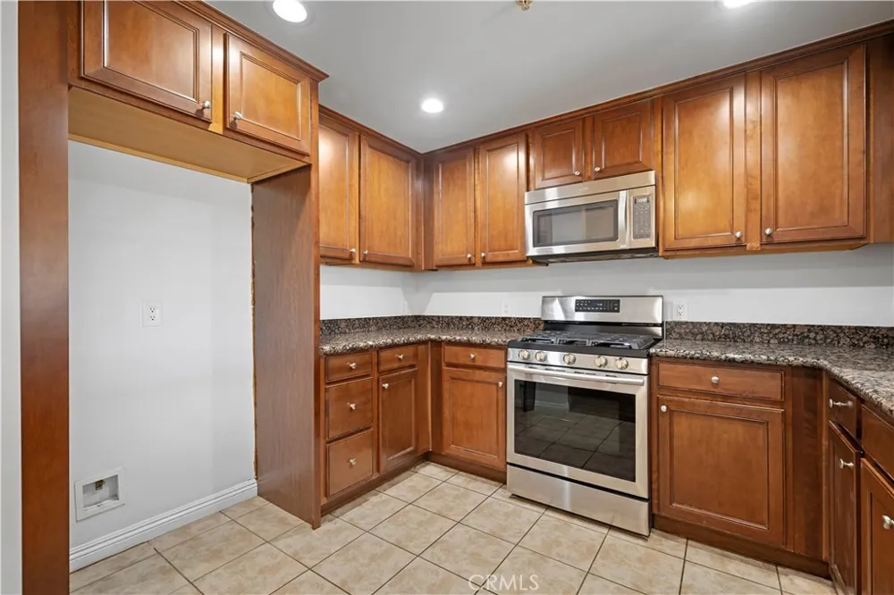 6800 Corbin Avenue #106 Reseda, CA 91335