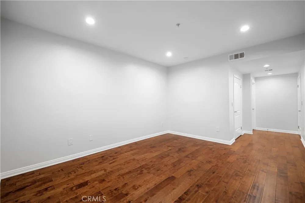 6800 Corbin Avenue #106 Reseda, CA 91335
