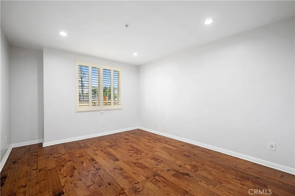 6800 Corbin Avenue #106 Reseda, CA 91335