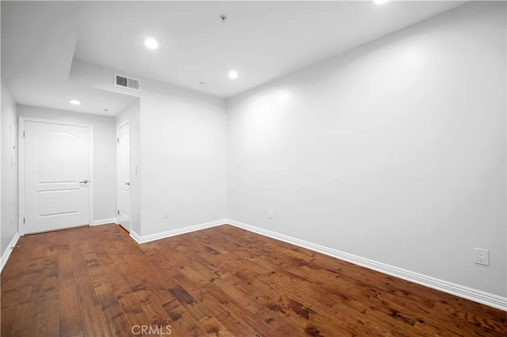 6800 Corbin Avenue #106 Reseda, CA 91335