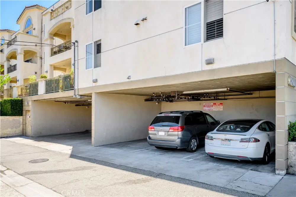 6800 Corbin Avenue #106 Reseda, CA 91335