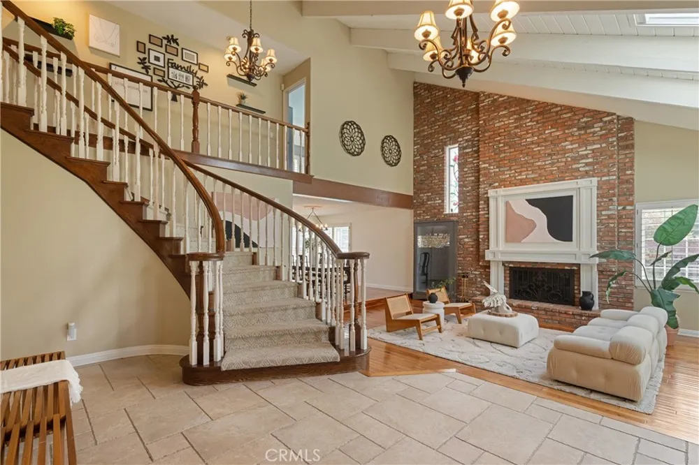 18998 Buckskin Yorba Linda, CA 92886