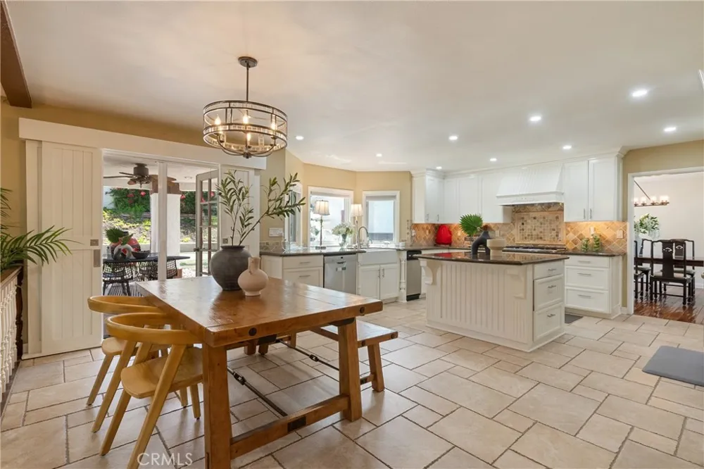 18998 Buckskin Yorba Linda, CA 92886