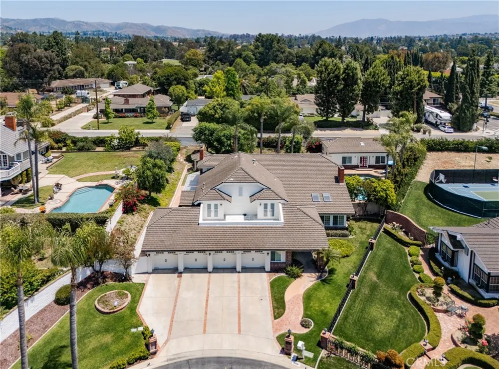 18998 Buckskin Yorba Linda, CA 92886