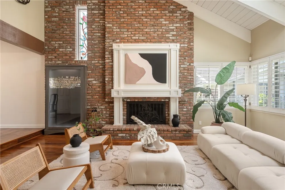 18998 Buckskin Yorba Linda, CA 92886
