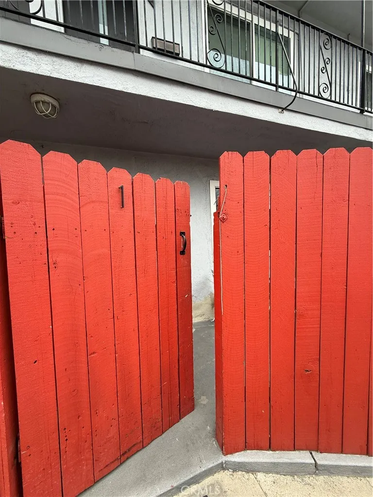 7348 F L O R E N C E  A V E #1 Downey, CA 90240