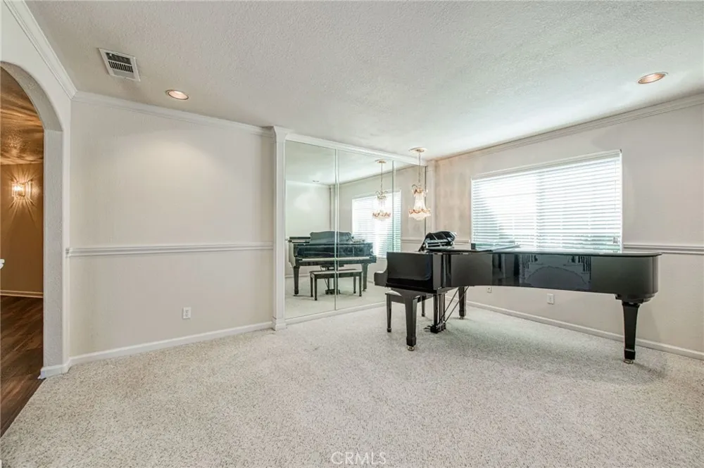 860 E Dartmouth Fresno, CA 93730