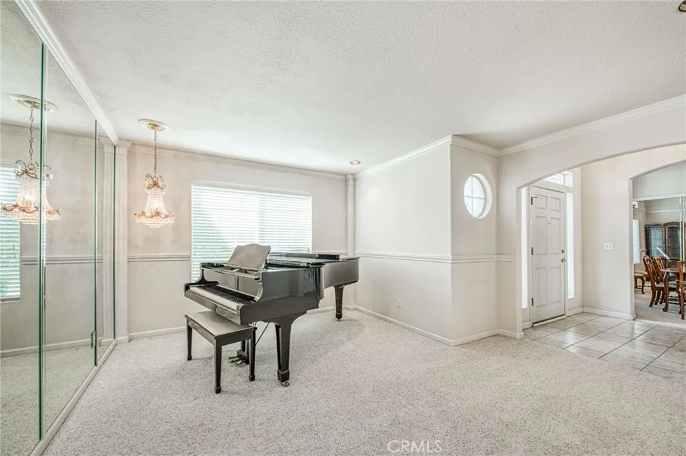 860 E Dartmouth Fresno, CA 93730