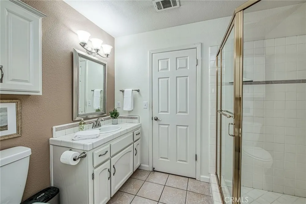 860 E Dartmouth Fresno, CA 93730